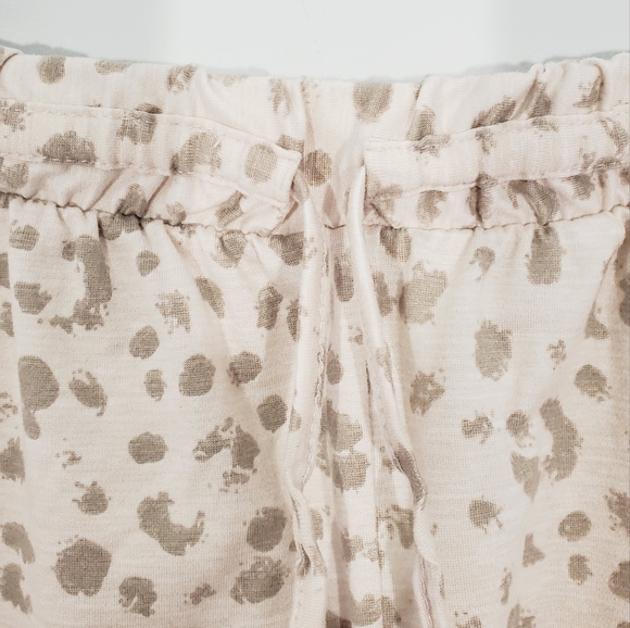 Cream leopard print lounge shorts size large - Picture 2 of 5